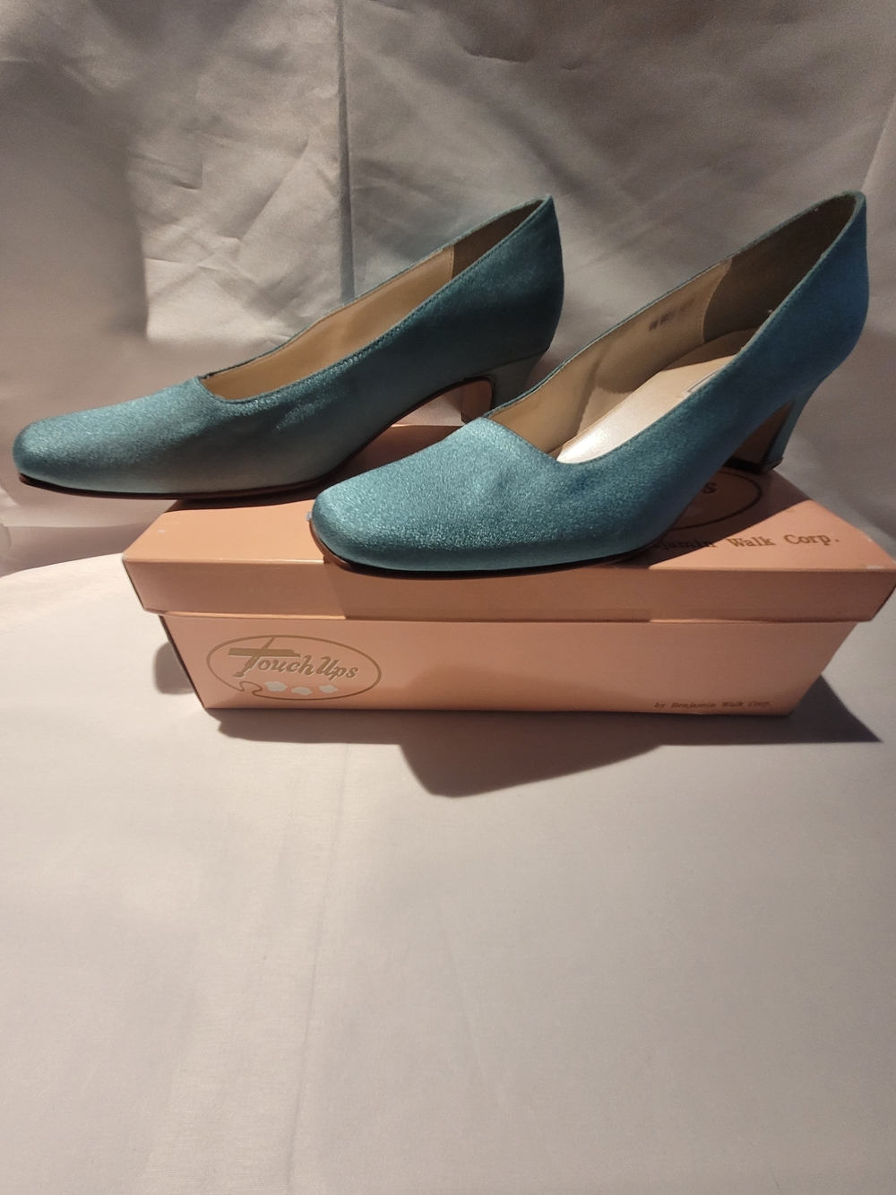 Vintage Touch Ups Turquoise Blue Satin Low Heel Pumps Size 8M W/ Box
